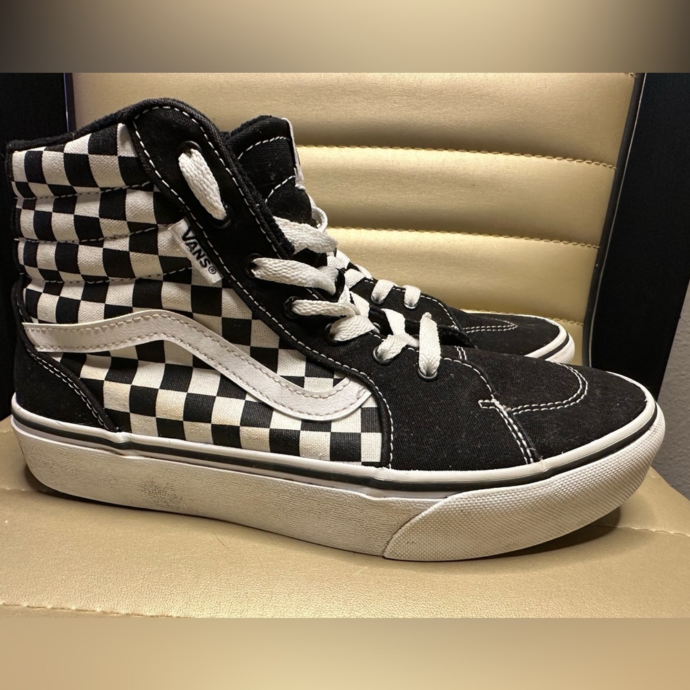 Unisex Vans checkered high tops 5.5Y